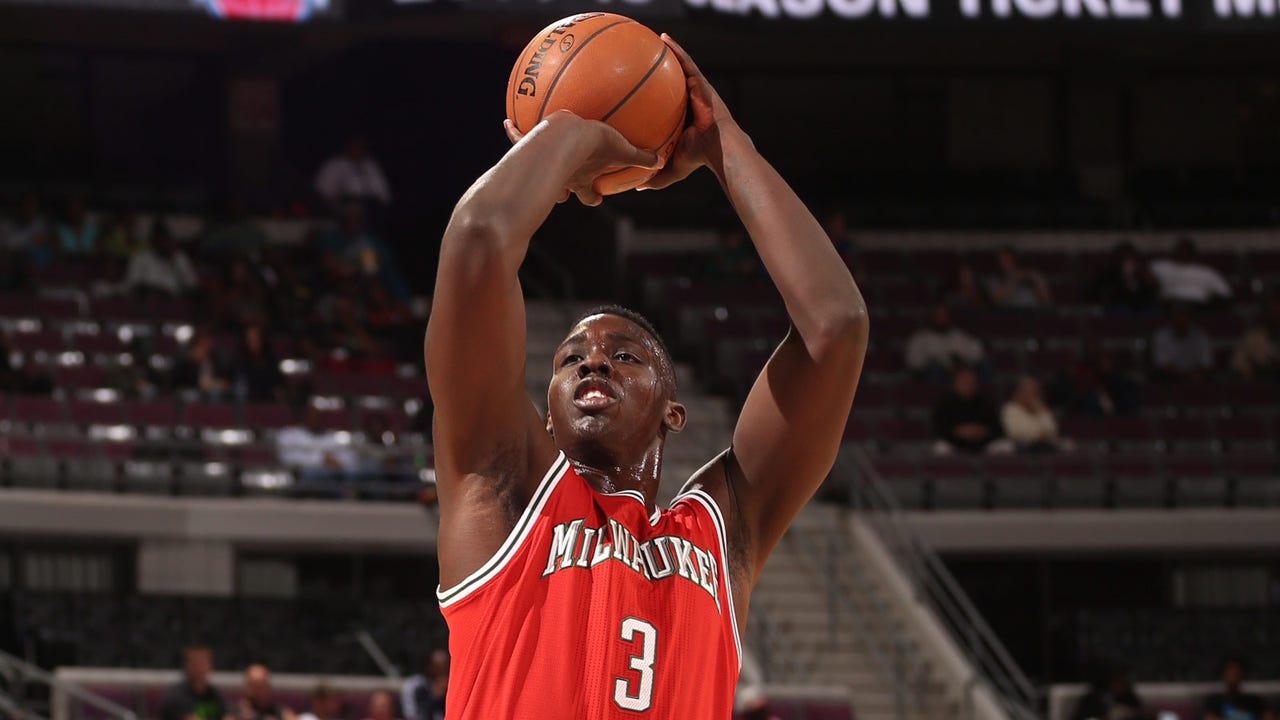Rookie O'Bryant could boost suddenly-thin Bucks frontcourt
